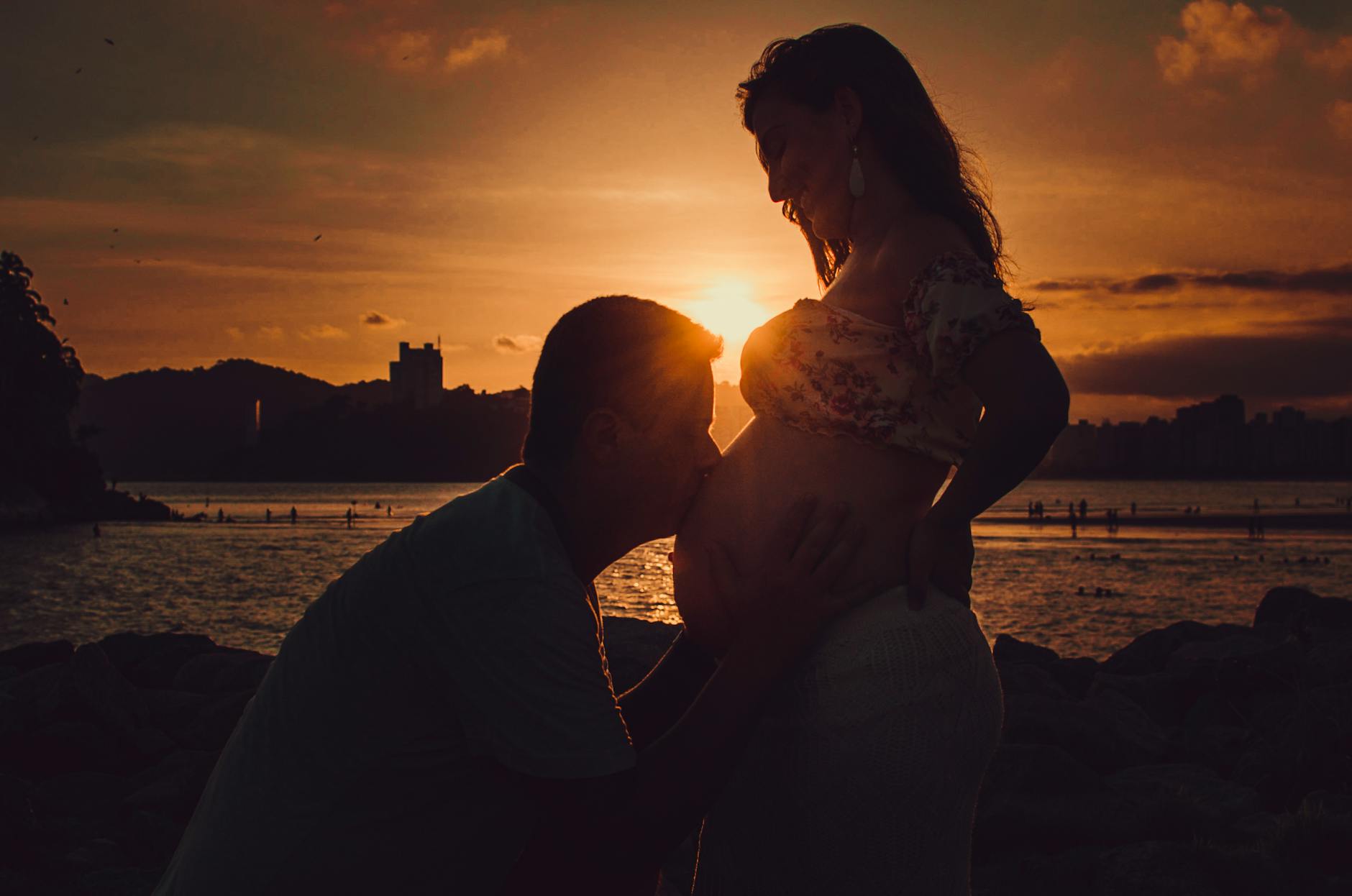 Can You Have Honey While Pregnant? 4 Things to Know 1 honey while pregnant